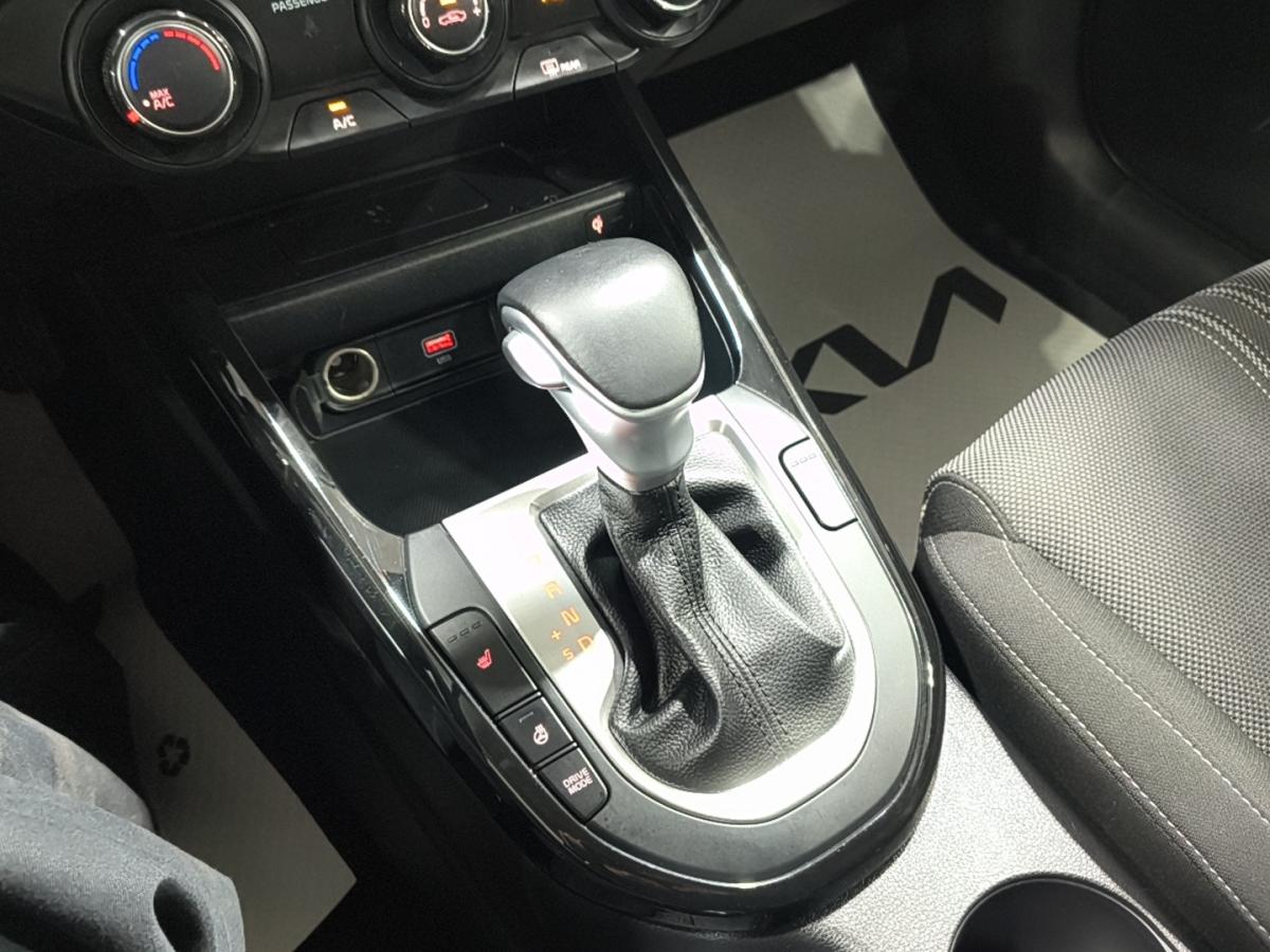 2022 Kia Forte - Image 16