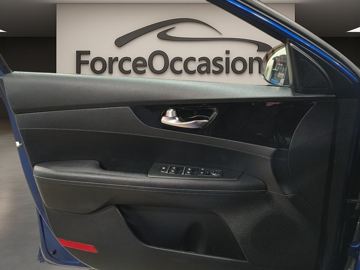 2022 Kia Forte - Image 21