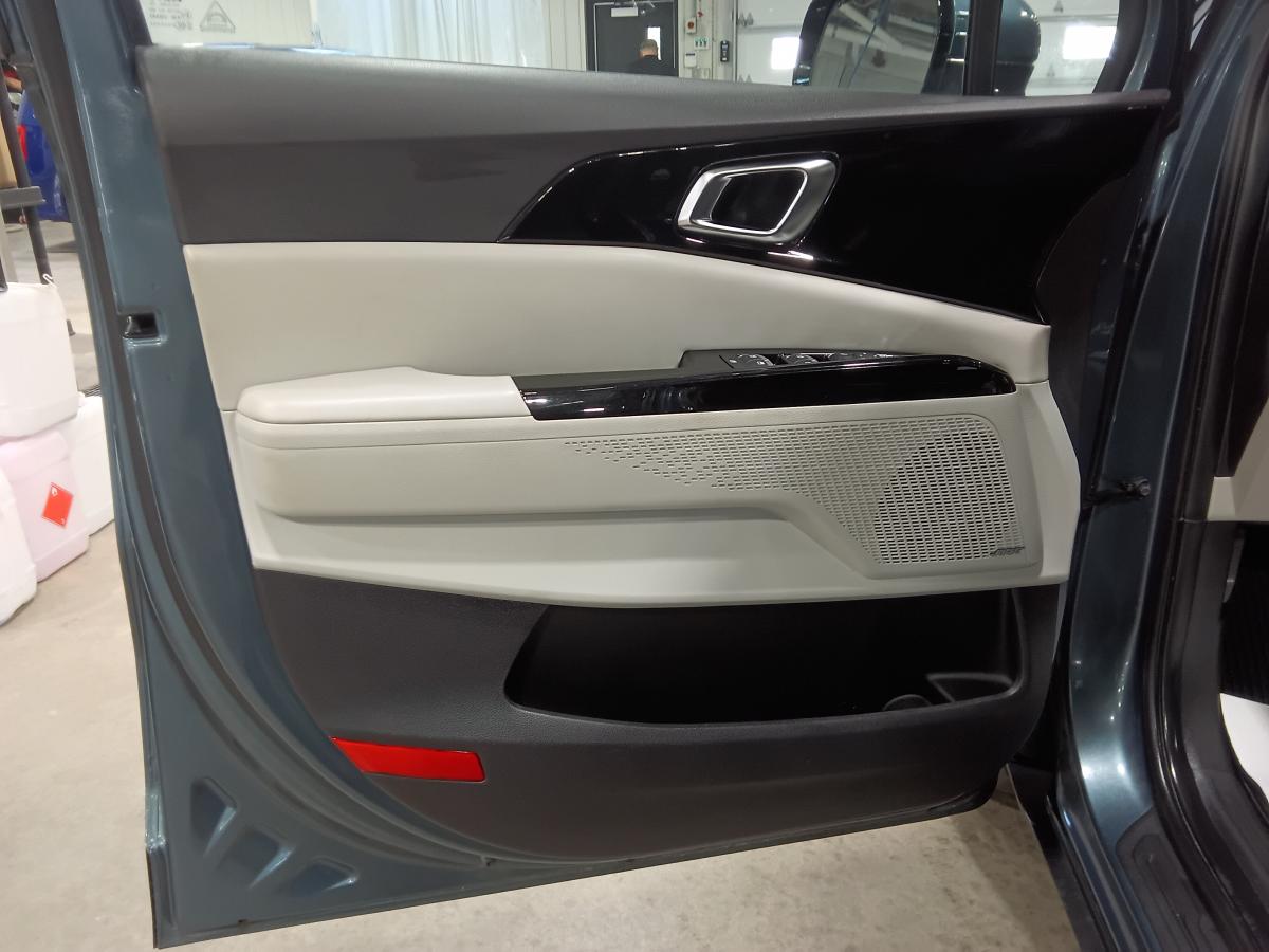 2024 Kia Carnival - Image 17
