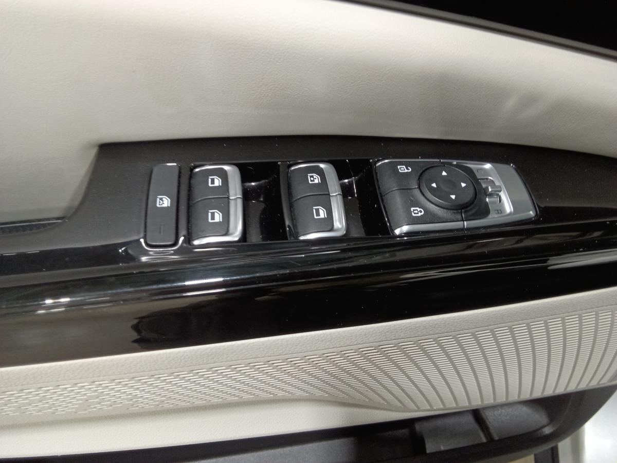 2022 Kia Carnival - Image 8