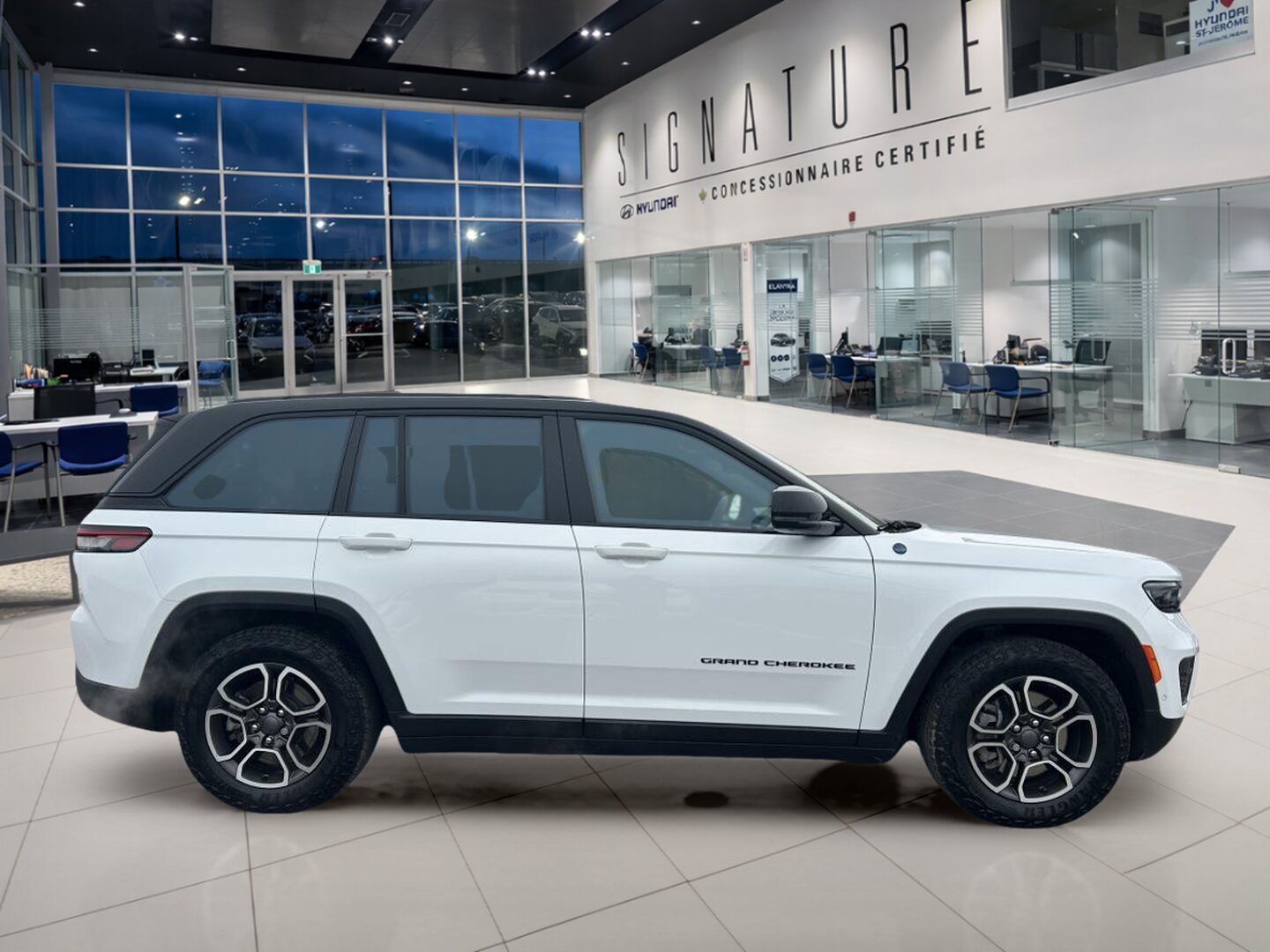 2023 Jeep Grand Cherokee 4xe - Image 4