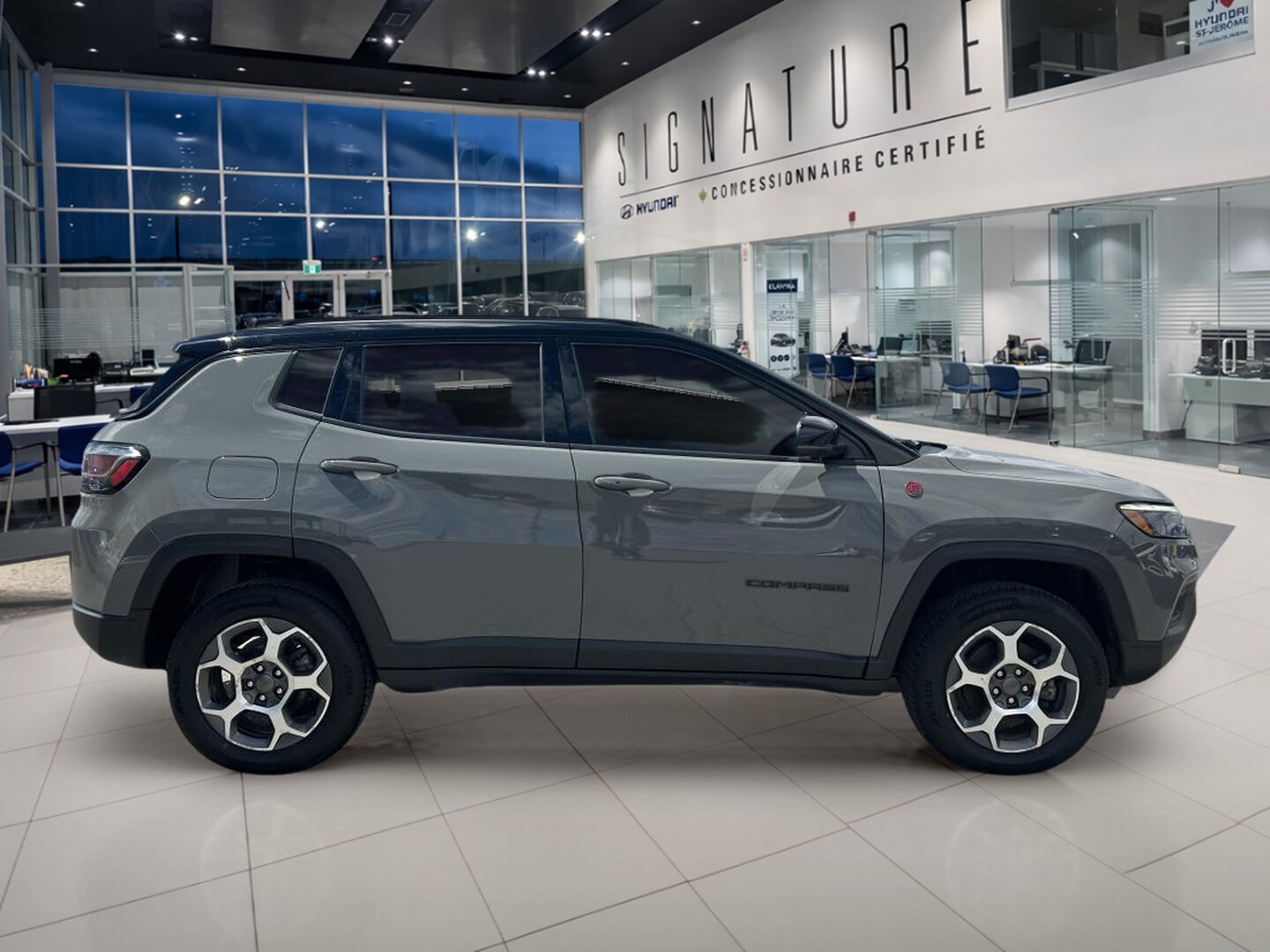 2022 Jeep Compass - Image 4