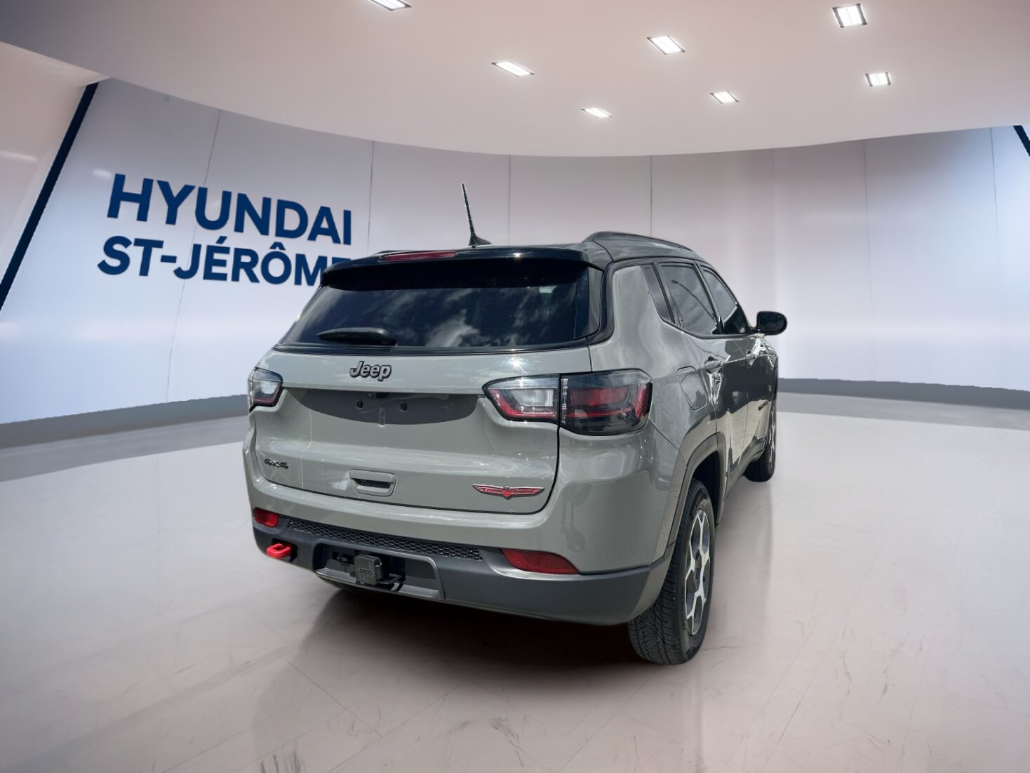 2022 Jeep Compass - Image 5