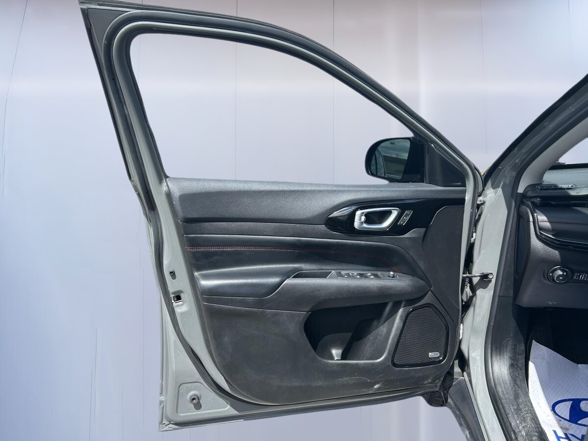 2022 Jeep Compass - Image 15
