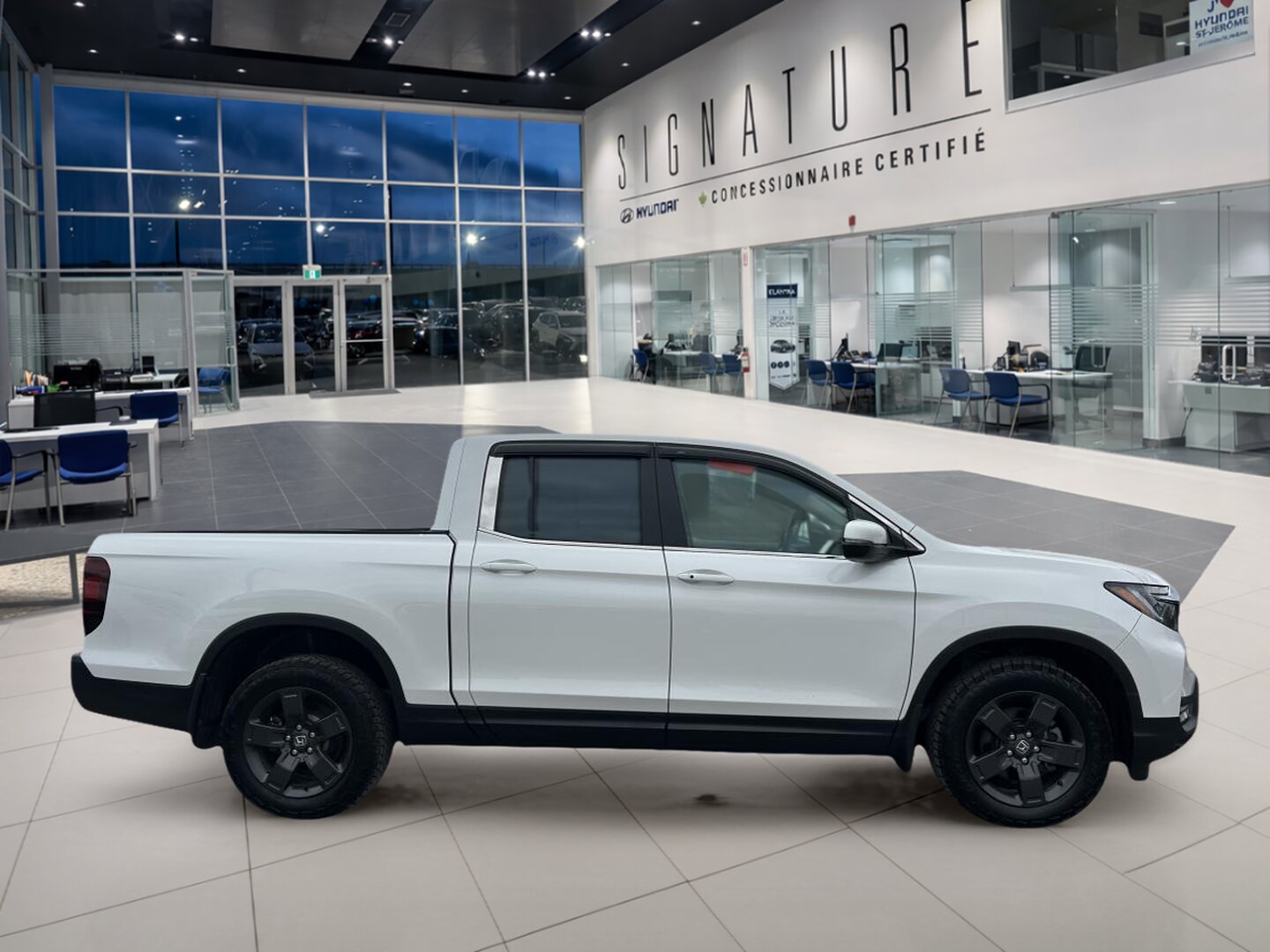 2023 Honda Ridgeline - Image 4