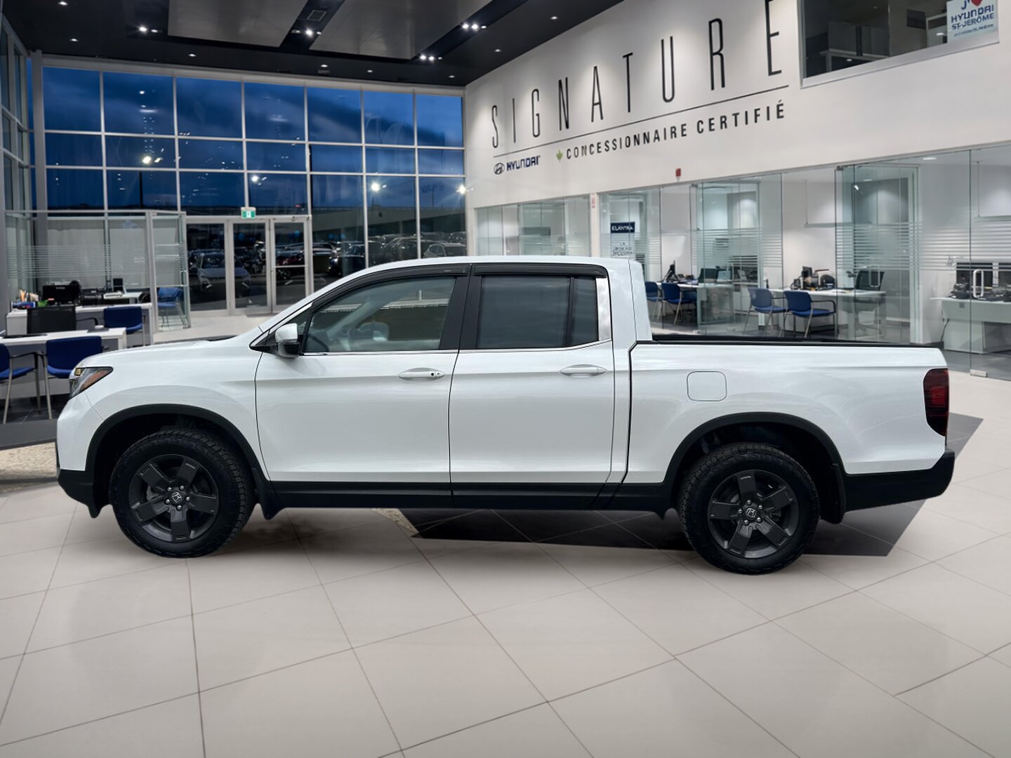 2023 Honda Ridgeline - Image 8