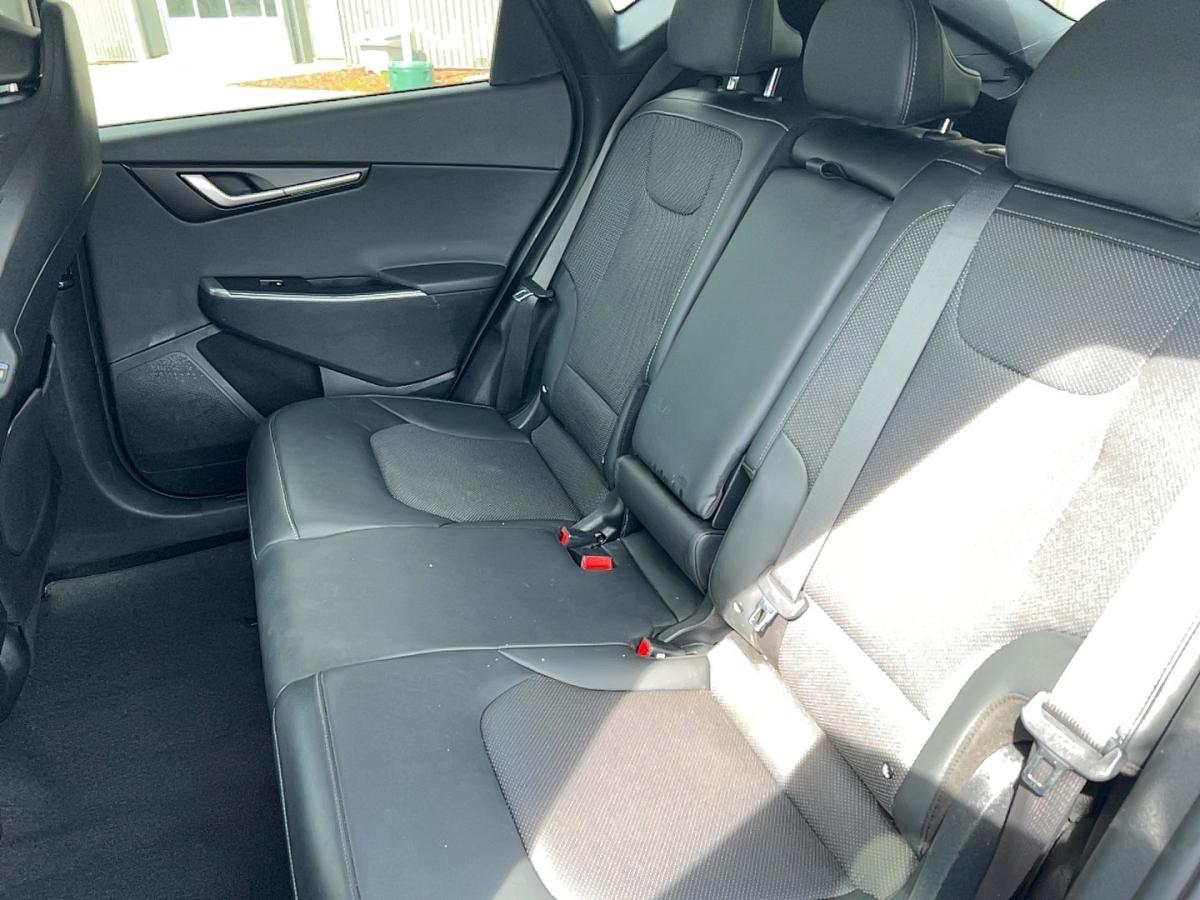 2022 Kia EV6 - Image 16