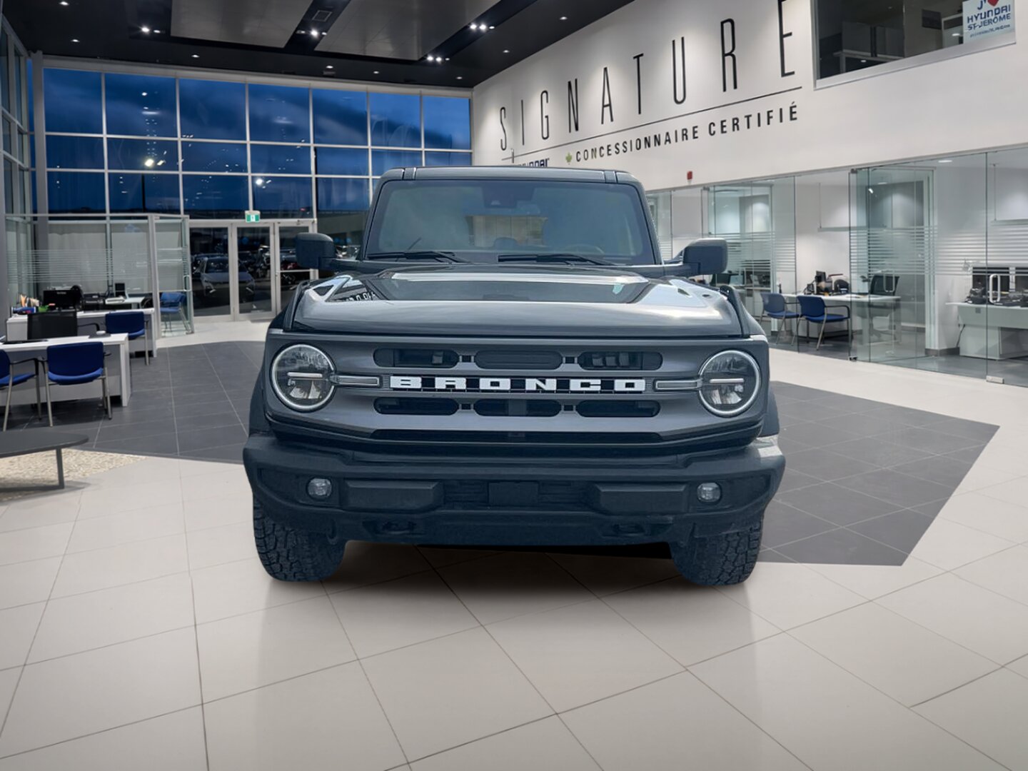 2022 Ford Bronco - Image 2