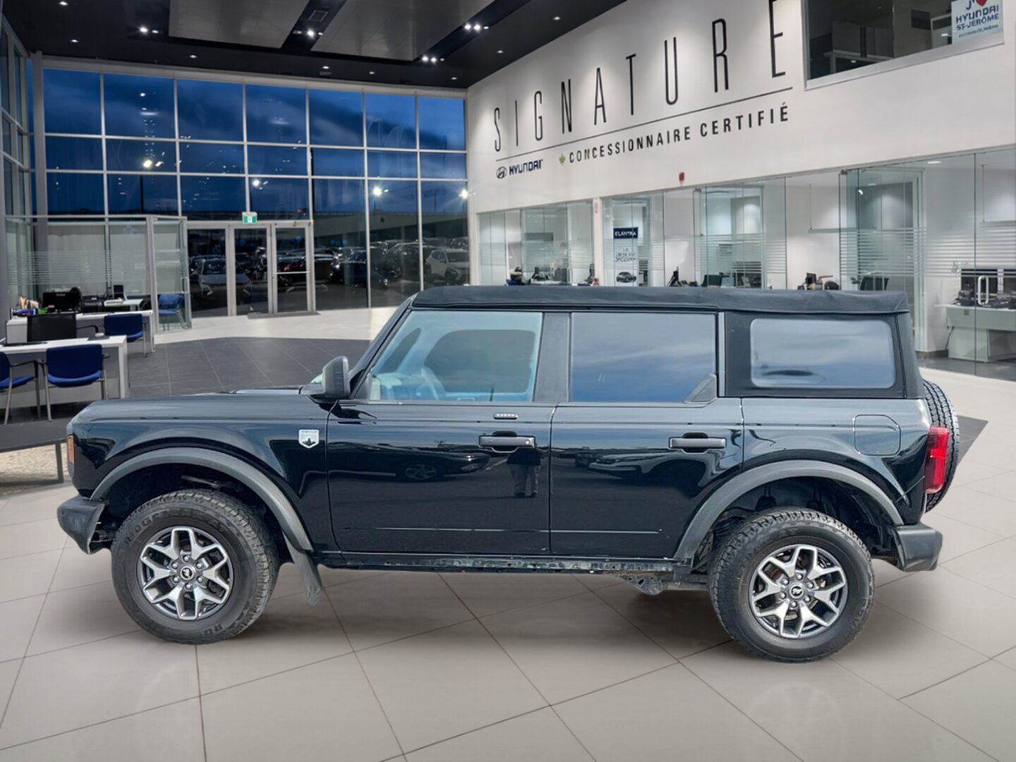 2022 Ford Bronco - Image 8
