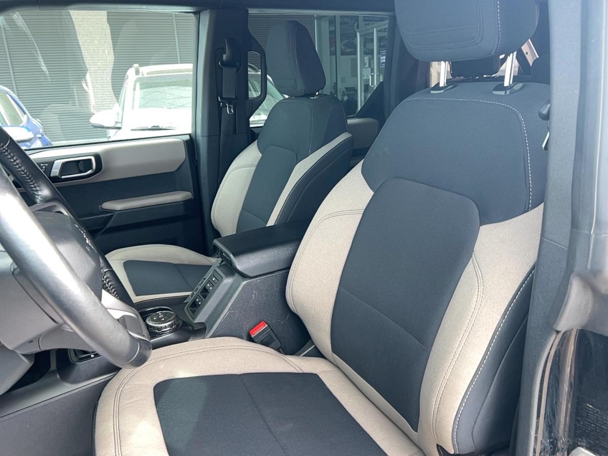 2022 Ford Bronco - Image 11