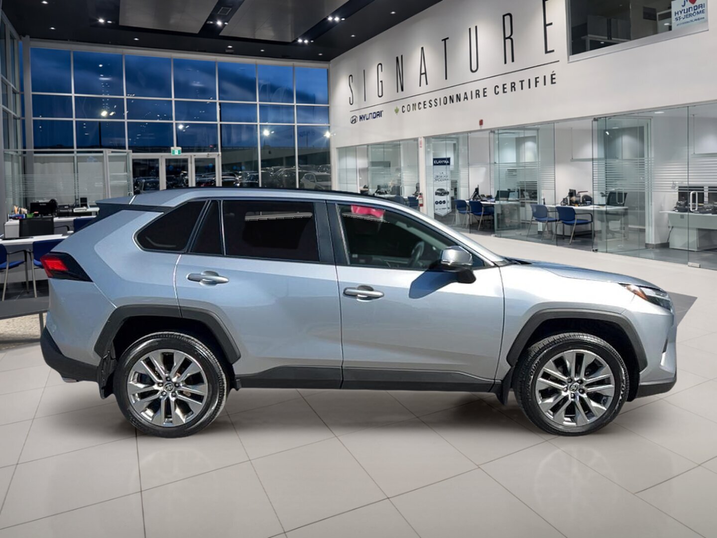 2024 Toyota RAV4 - Image 4