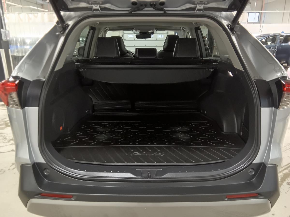2023 Toyota RAV4 - Image 9