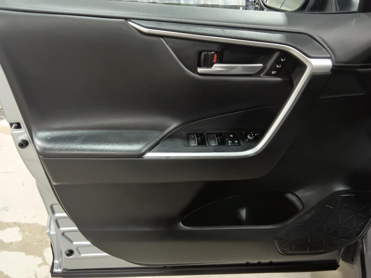 2023 Toyota RAV4 - Image 17