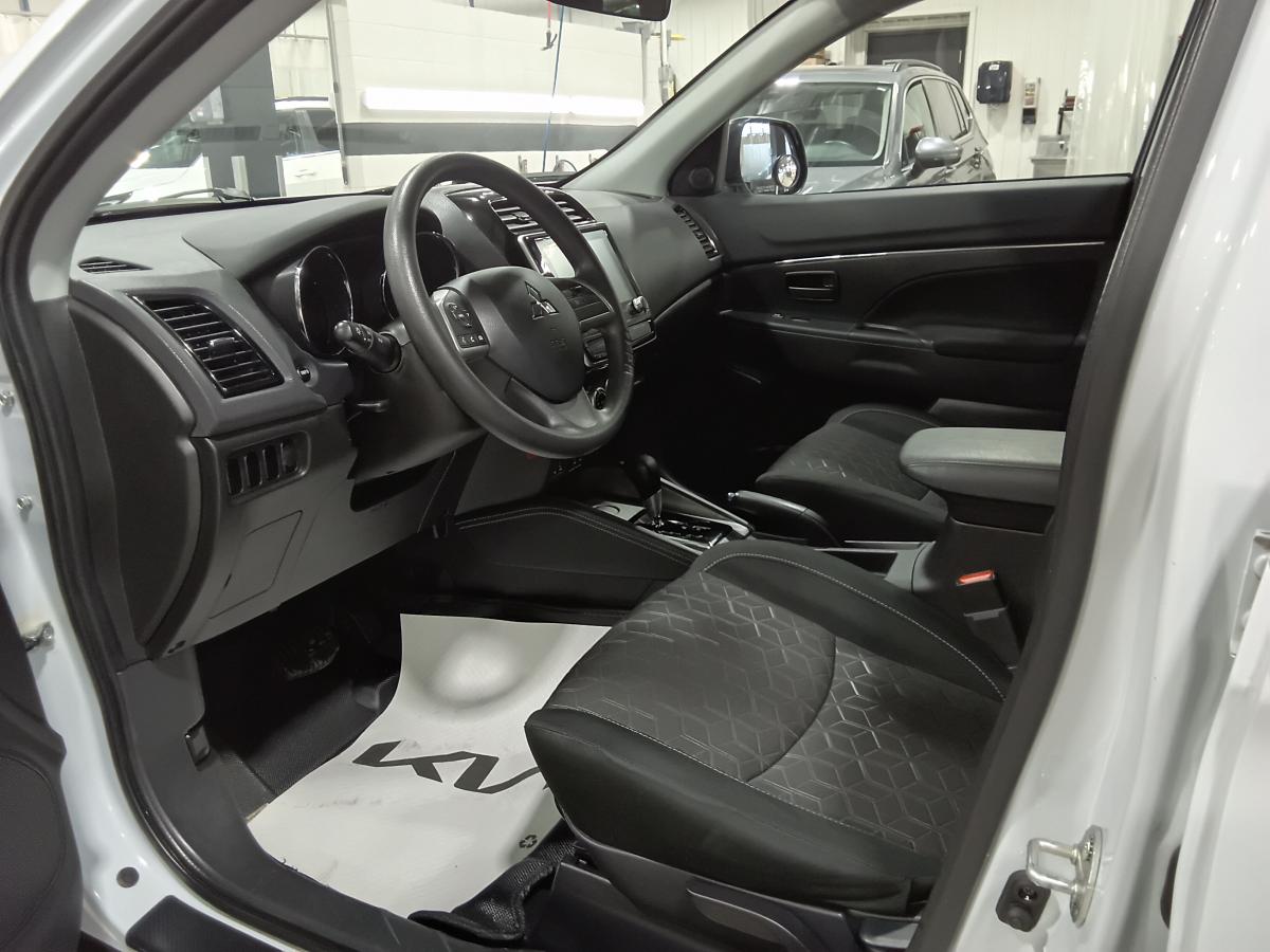 2023 Mitsubishi RVR - Image 14