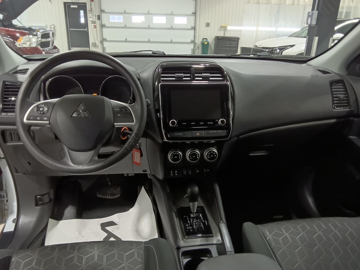 2023 Mitsubishi RVR - Image 22