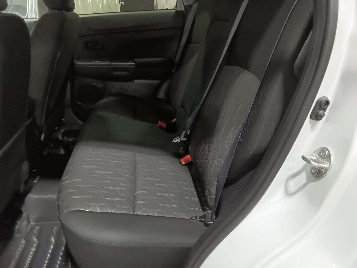 2023 Mitsubishi RVR - Image 24