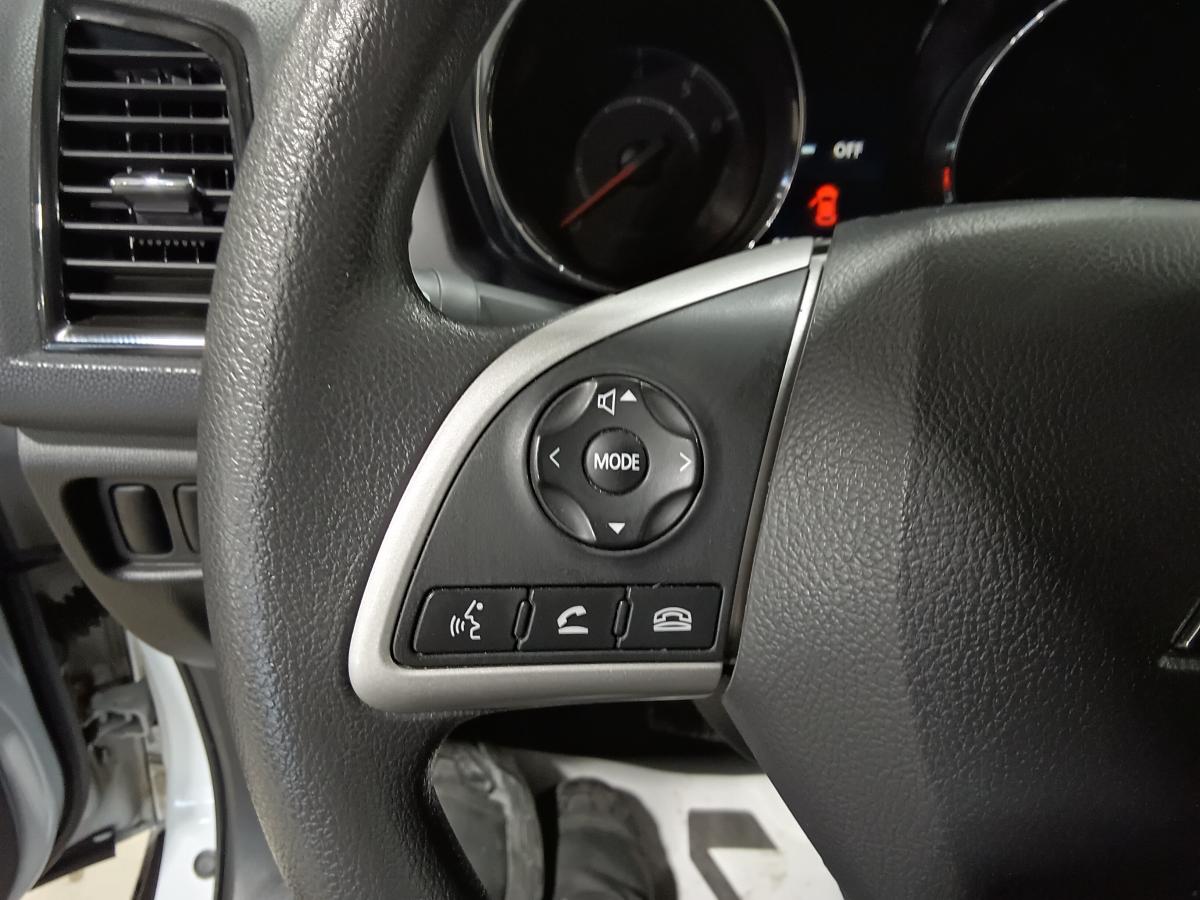 2023 Mitsubishi RVR - Image 31