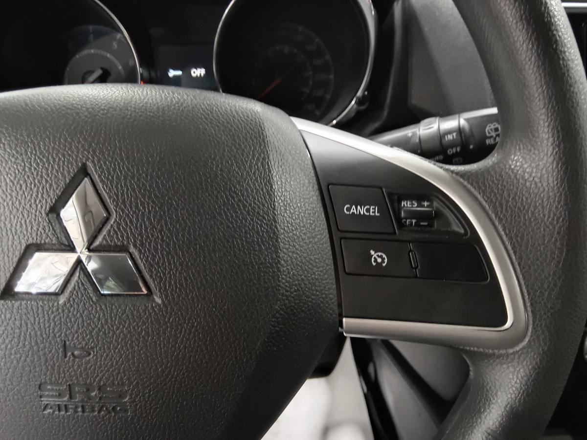 2023 Mitsubishi RVR - Image 32