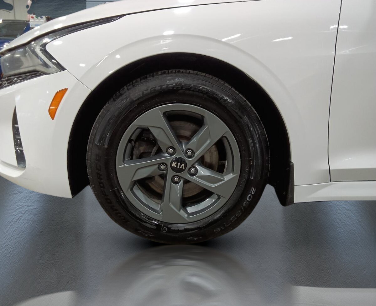 2021 Kia K5 - Image 6