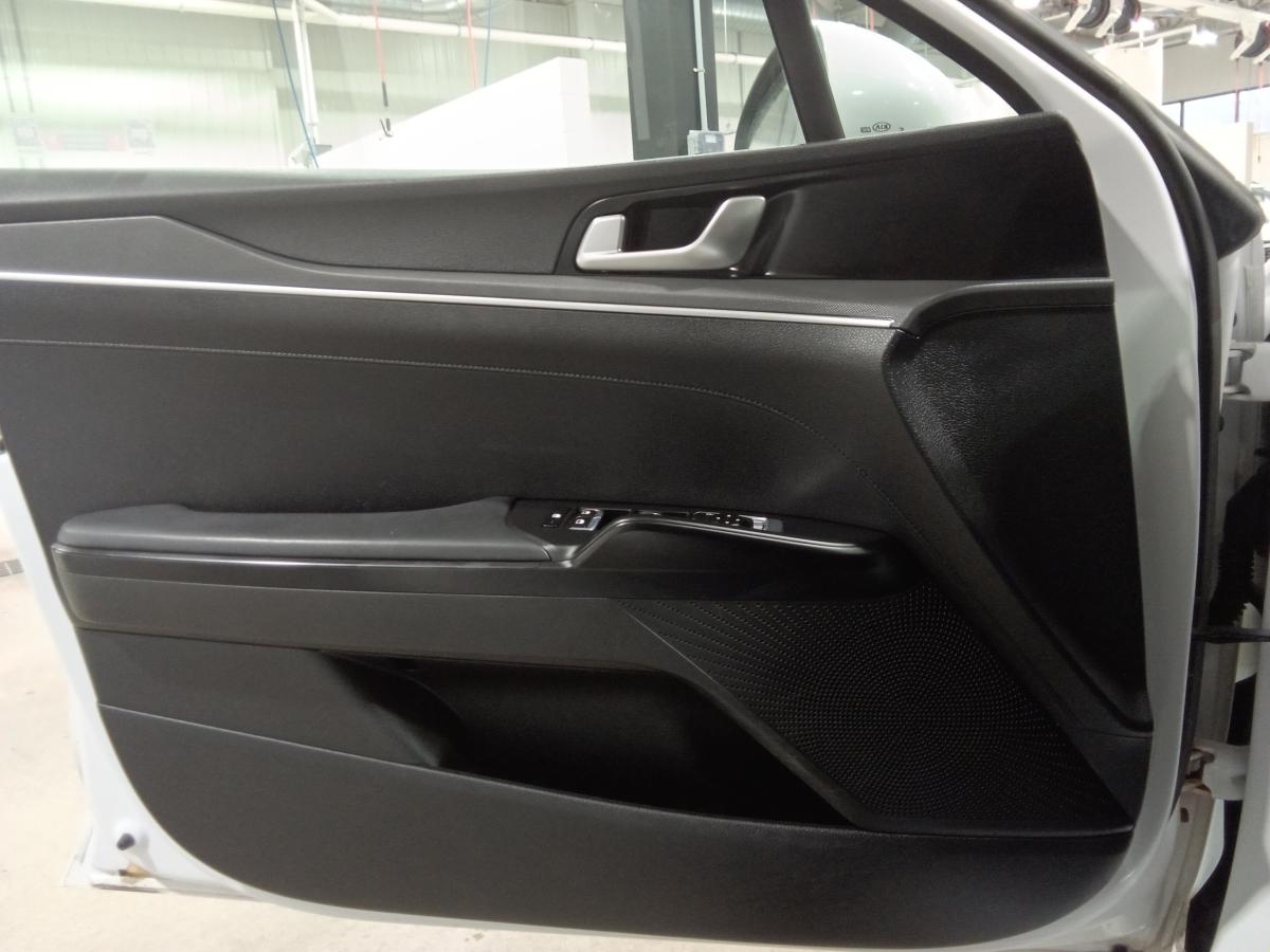 2021 Kia K5 - Image 16