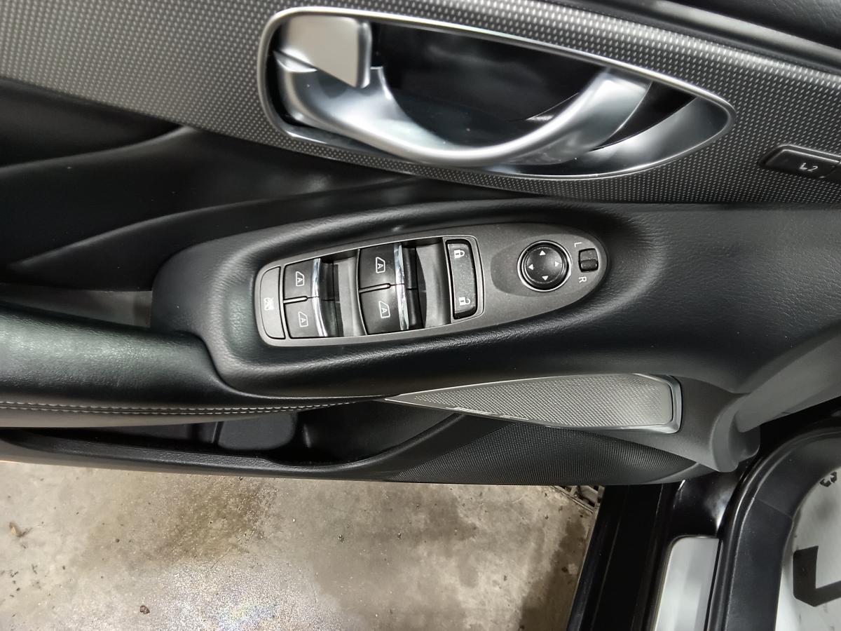 2017 Infiniti Q50 - Image 25