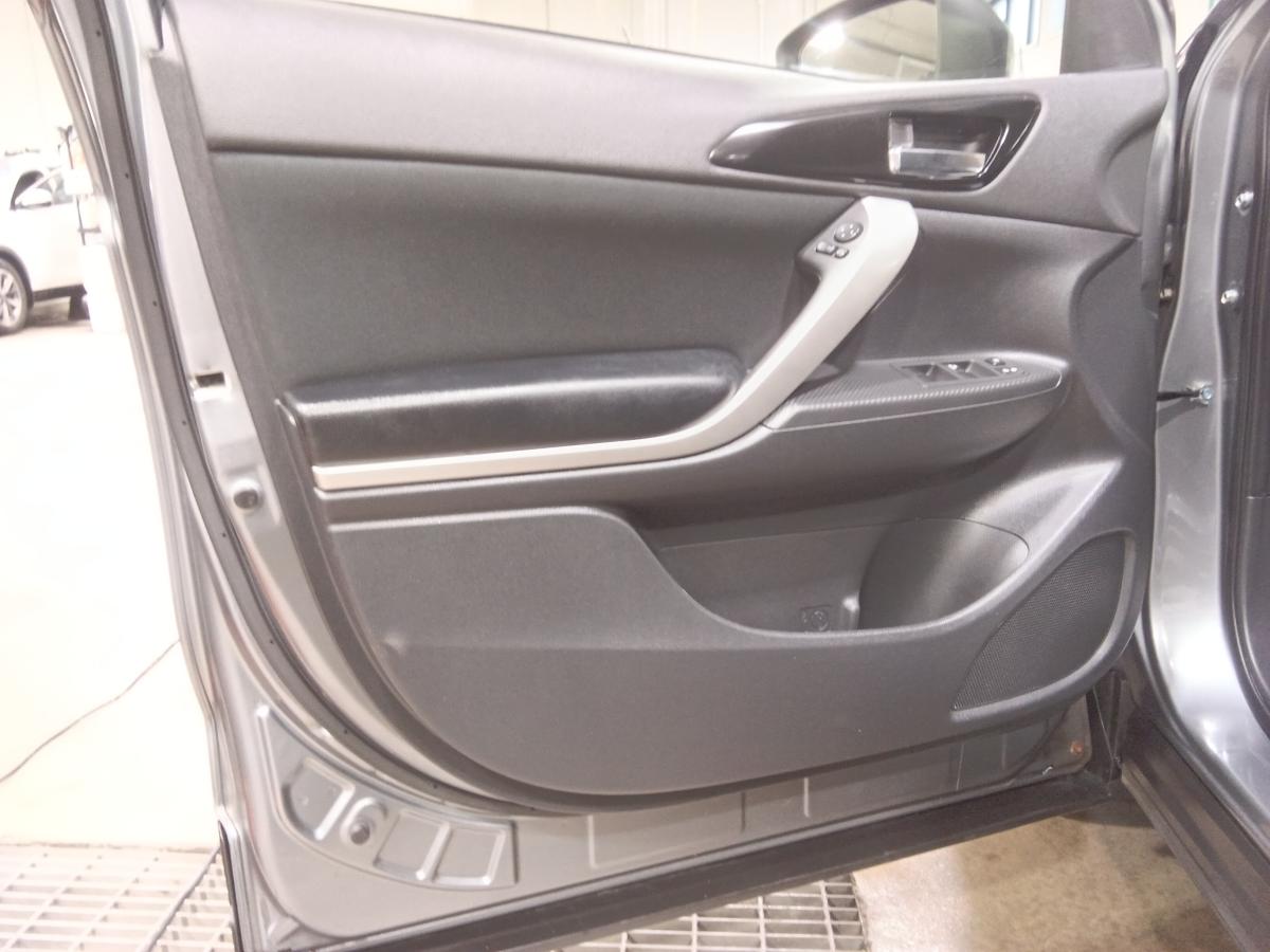 2023 Mitsubishi Eclipse Cross - Image 17