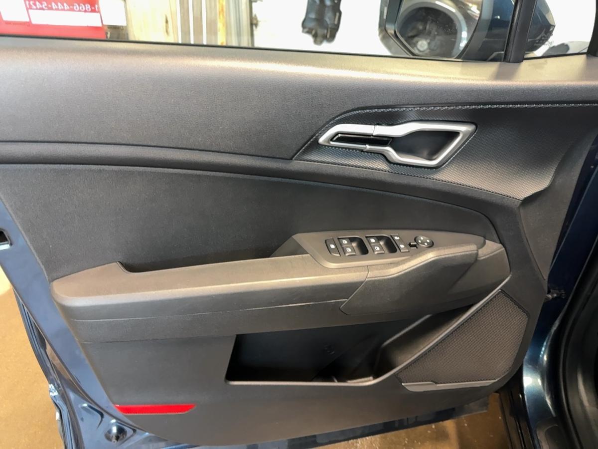 2023 Kia Sportage - Image 15