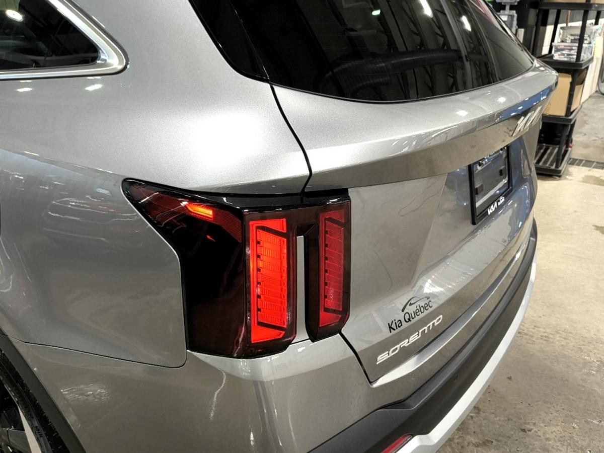 2025 Kia Sorento - Image 12