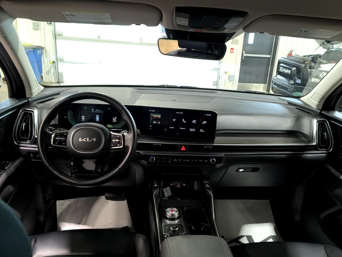 2025 Kia Sorento - Image 22