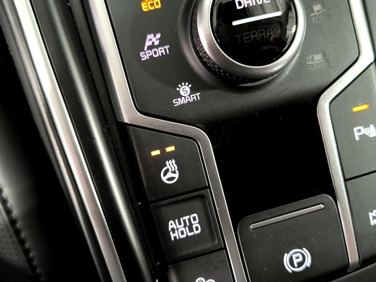 2025 Kia Sorento - Image 30