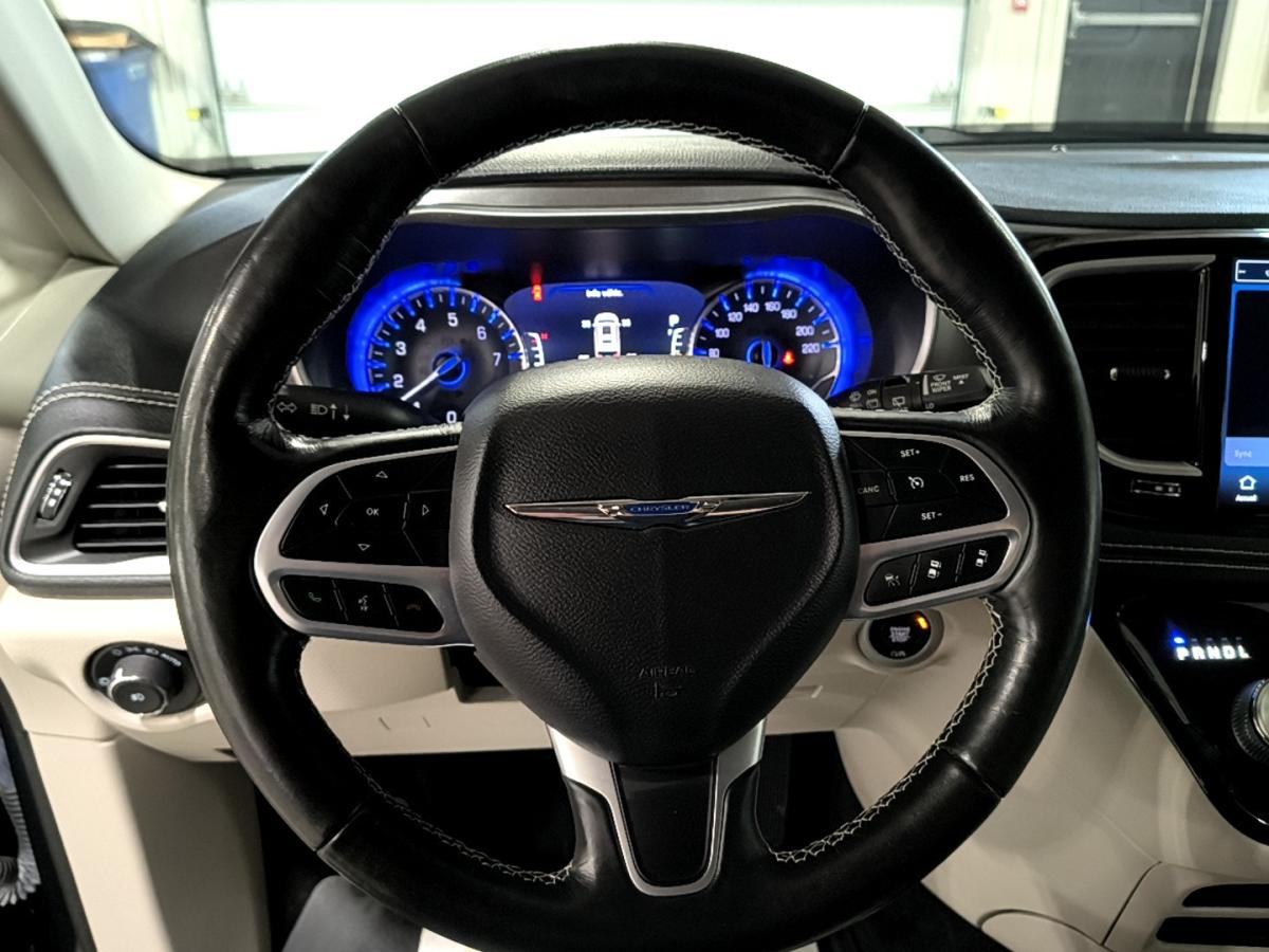 2021 Chrysler Pacifica - Image 15