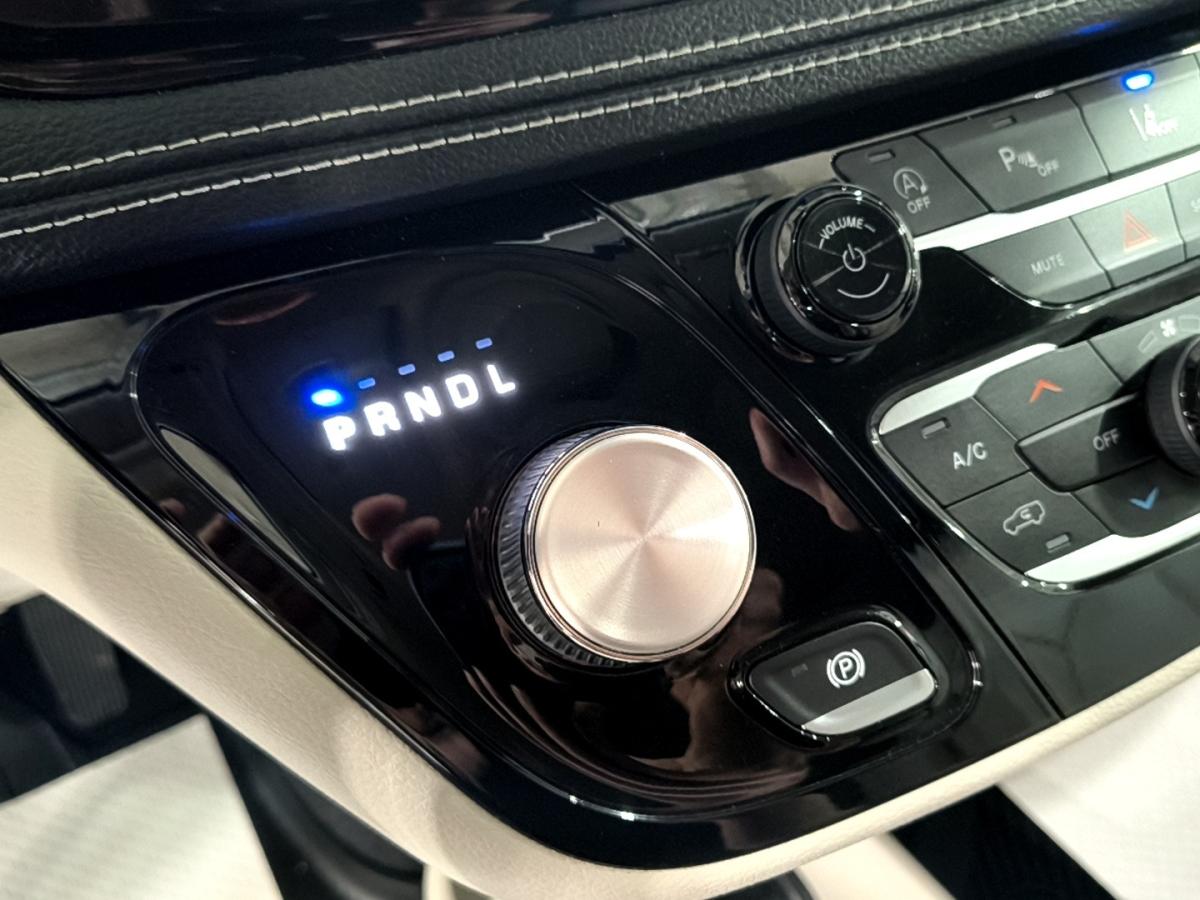2021 Chrysler Pacifica - Image 19