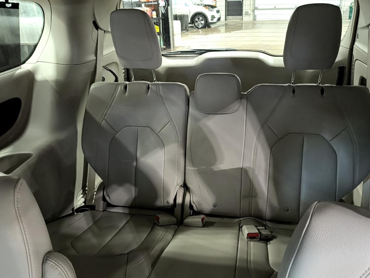 2021 Chrysler Pacifica - Image 25