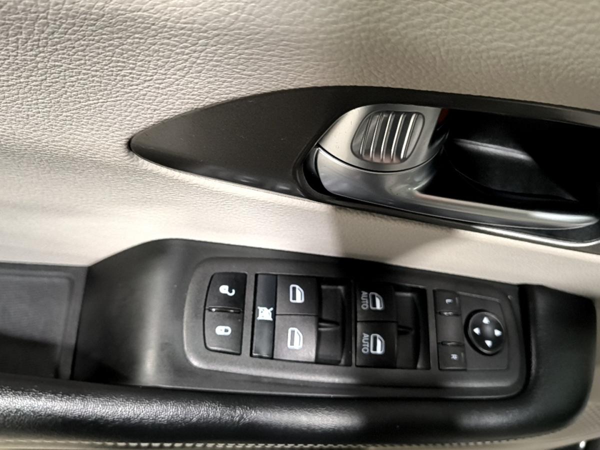 2021 Chrysler Pacifica - Image 26