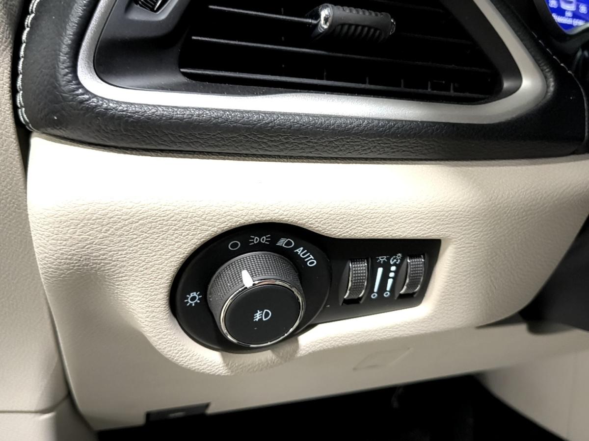 2021 Chrysler Pacifica - Image 27