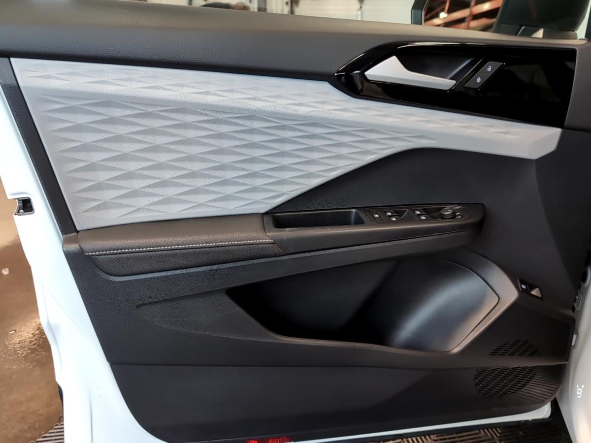 2024 Volkswagen Taos - Image 17