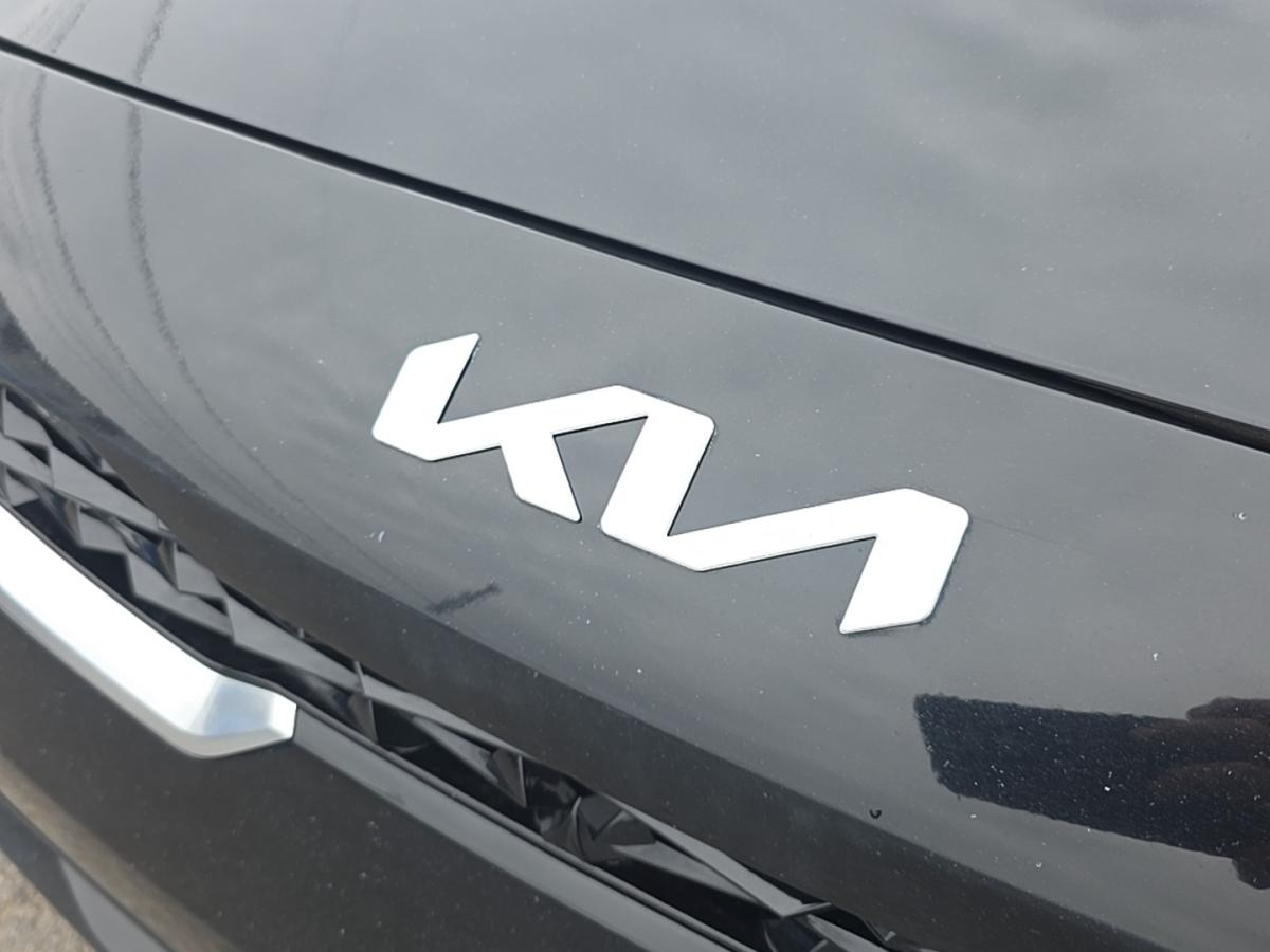 2023 Kia Forte - Image 11