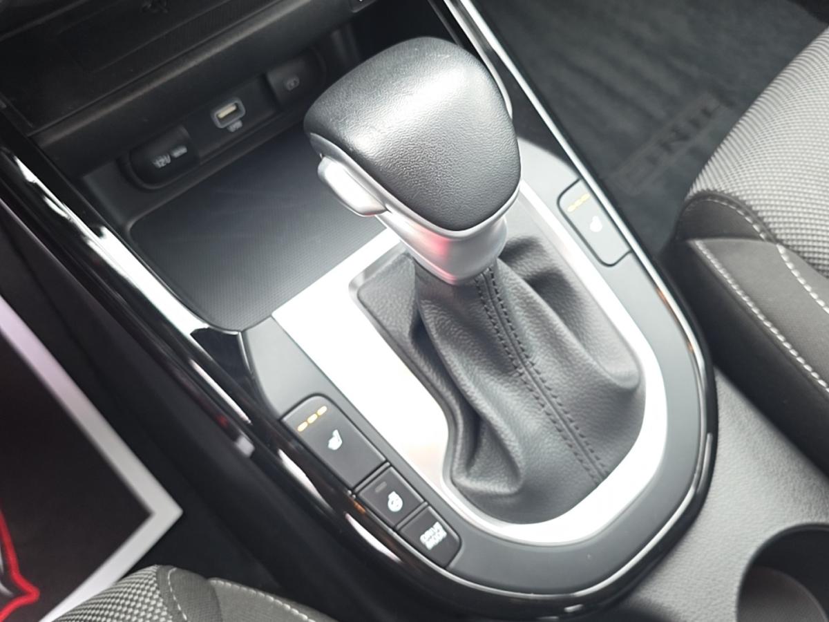 2023 Kia Forte - Image 17