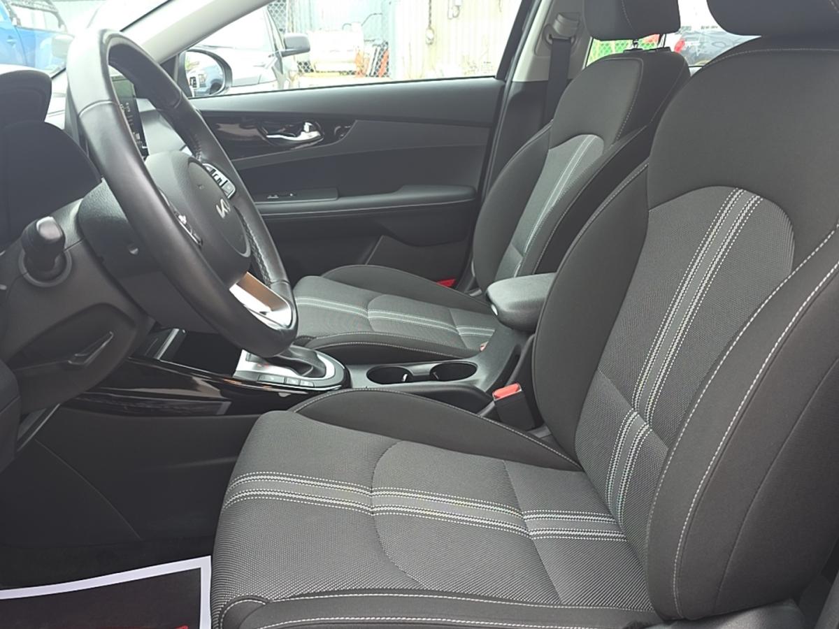 2023 Kia Forte - Image 20