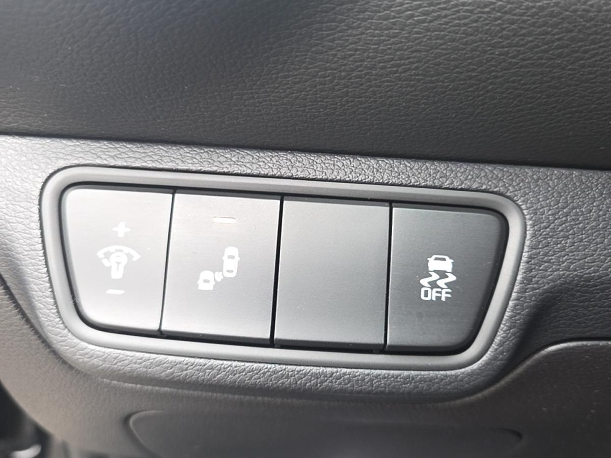2023 Kia Forte - Image 24