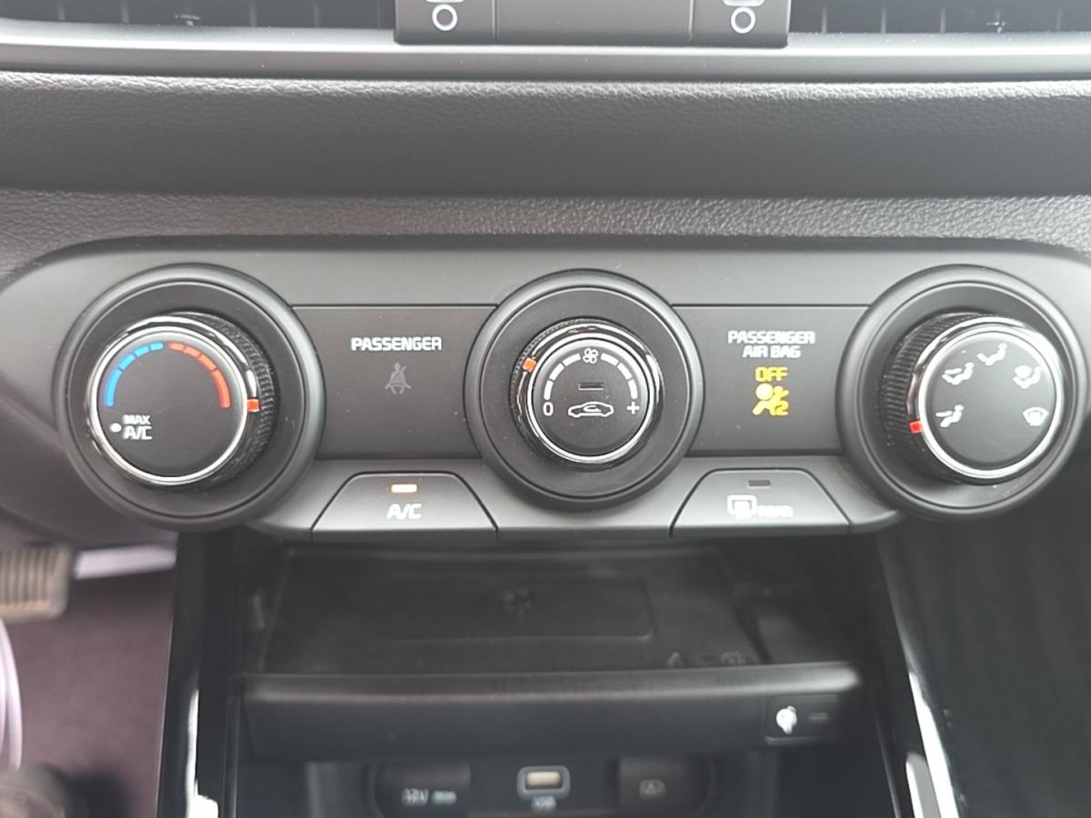 2023 Kia Forte - Image 25