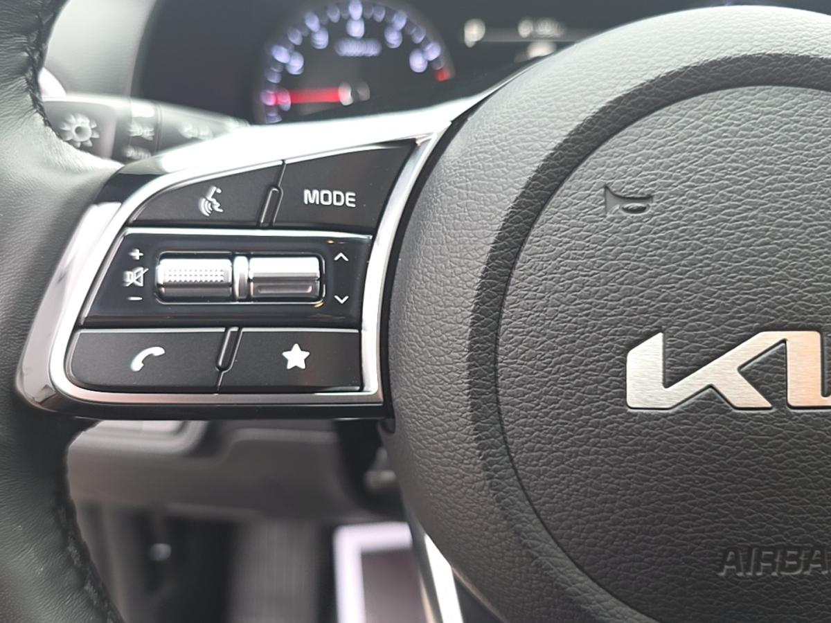 2023 Kia Forte - Image 29