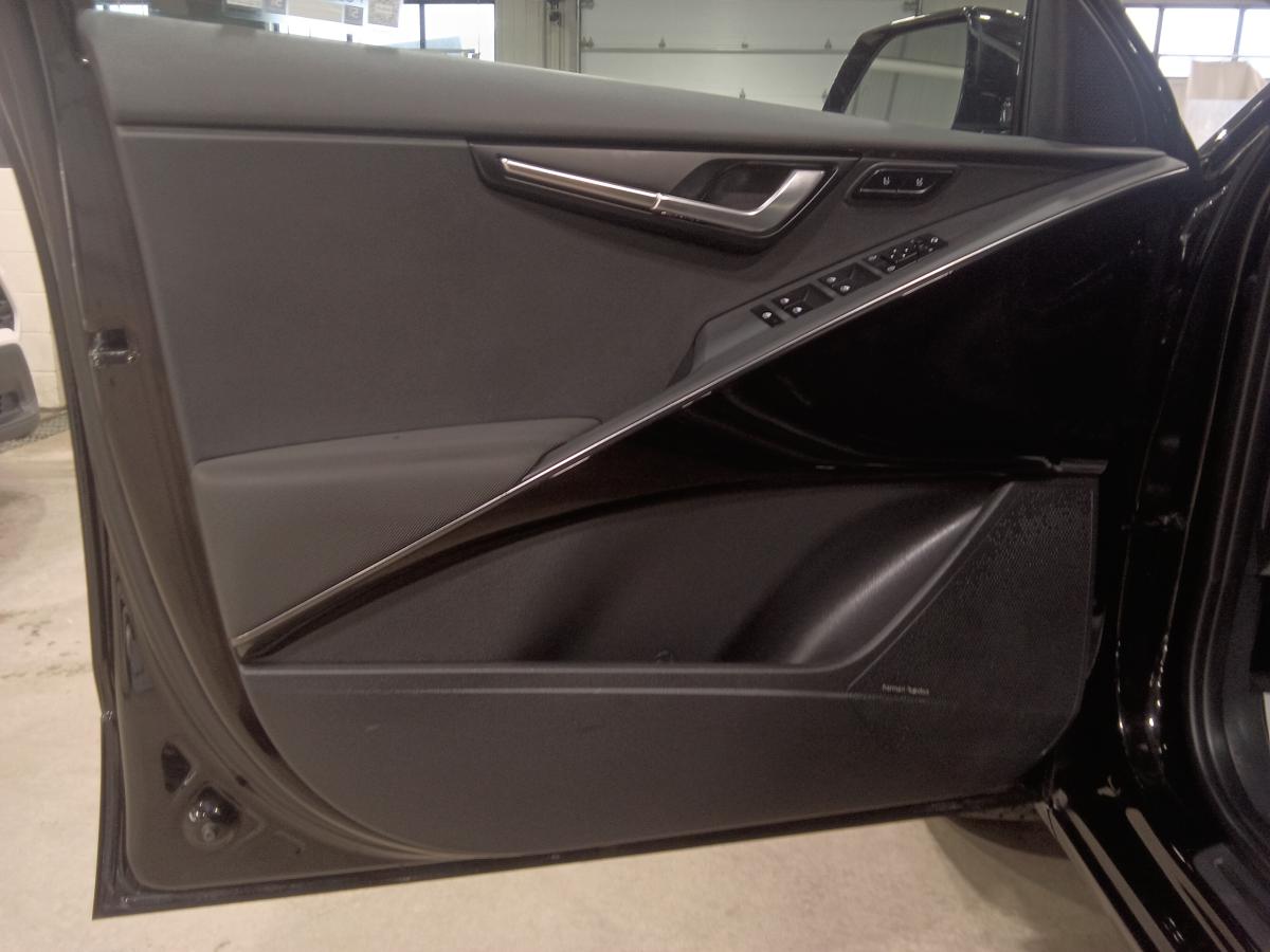 2025 Kia Niro - Image 16