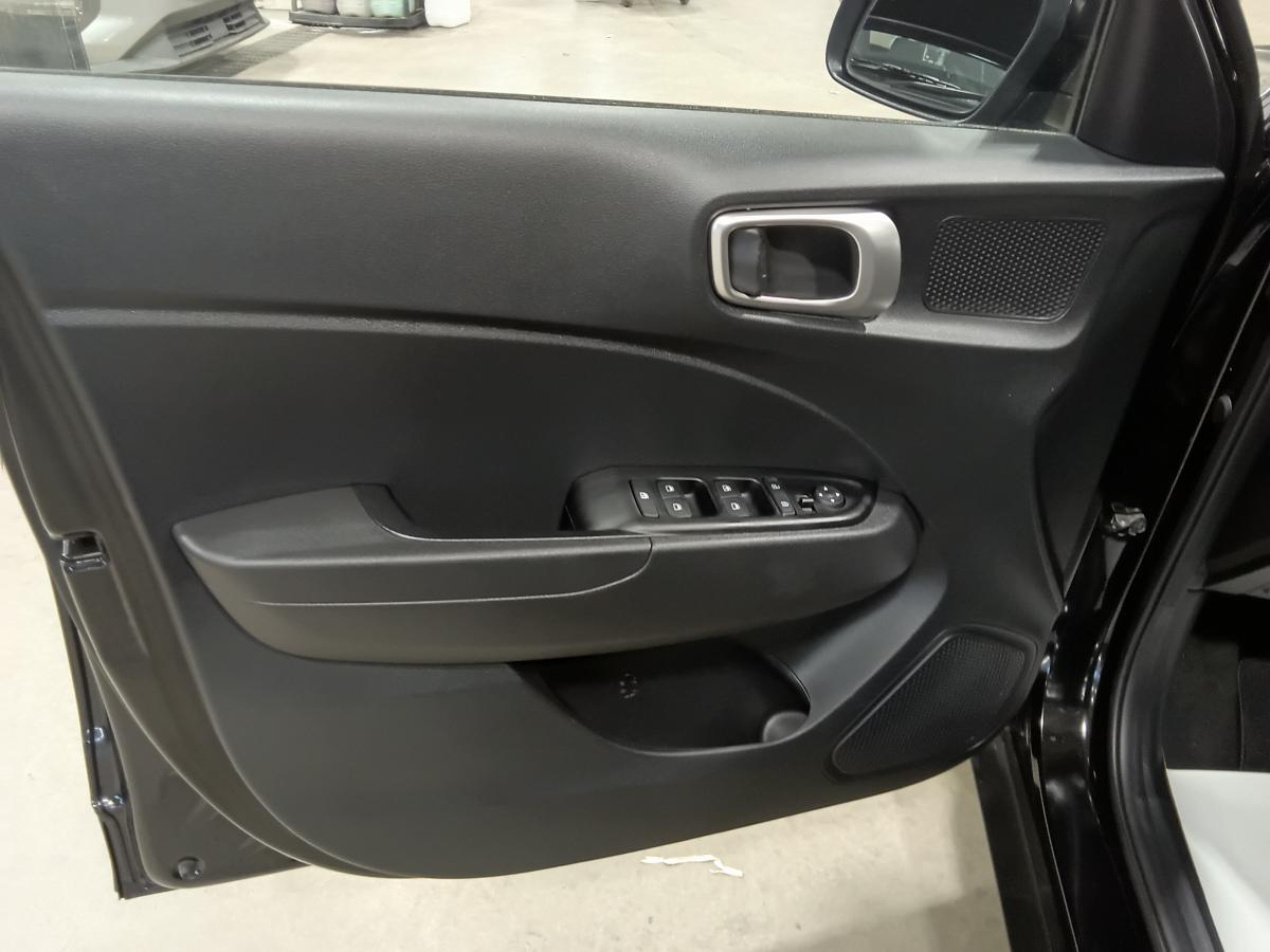 2024 Hyundai Venue - Image 17