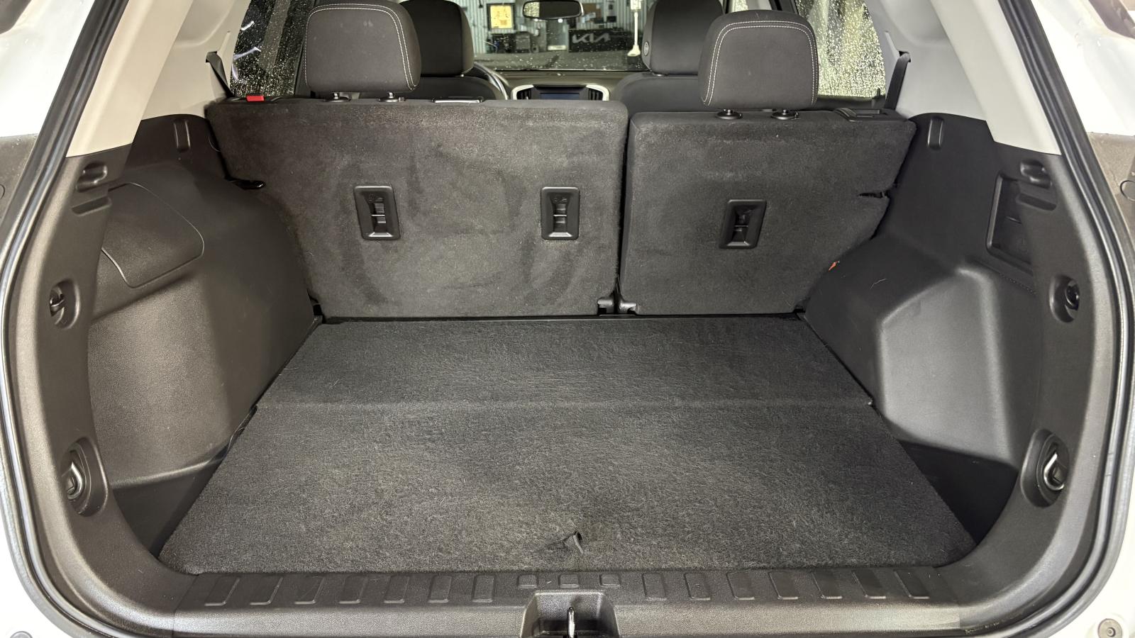 2022 GMC Terrain - Image 9