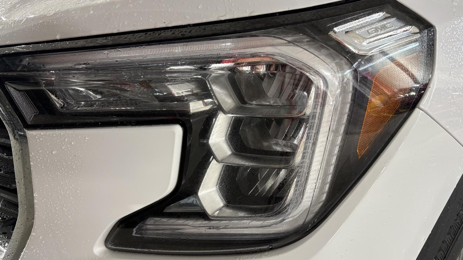 2022 GMC Terrain - Image 10