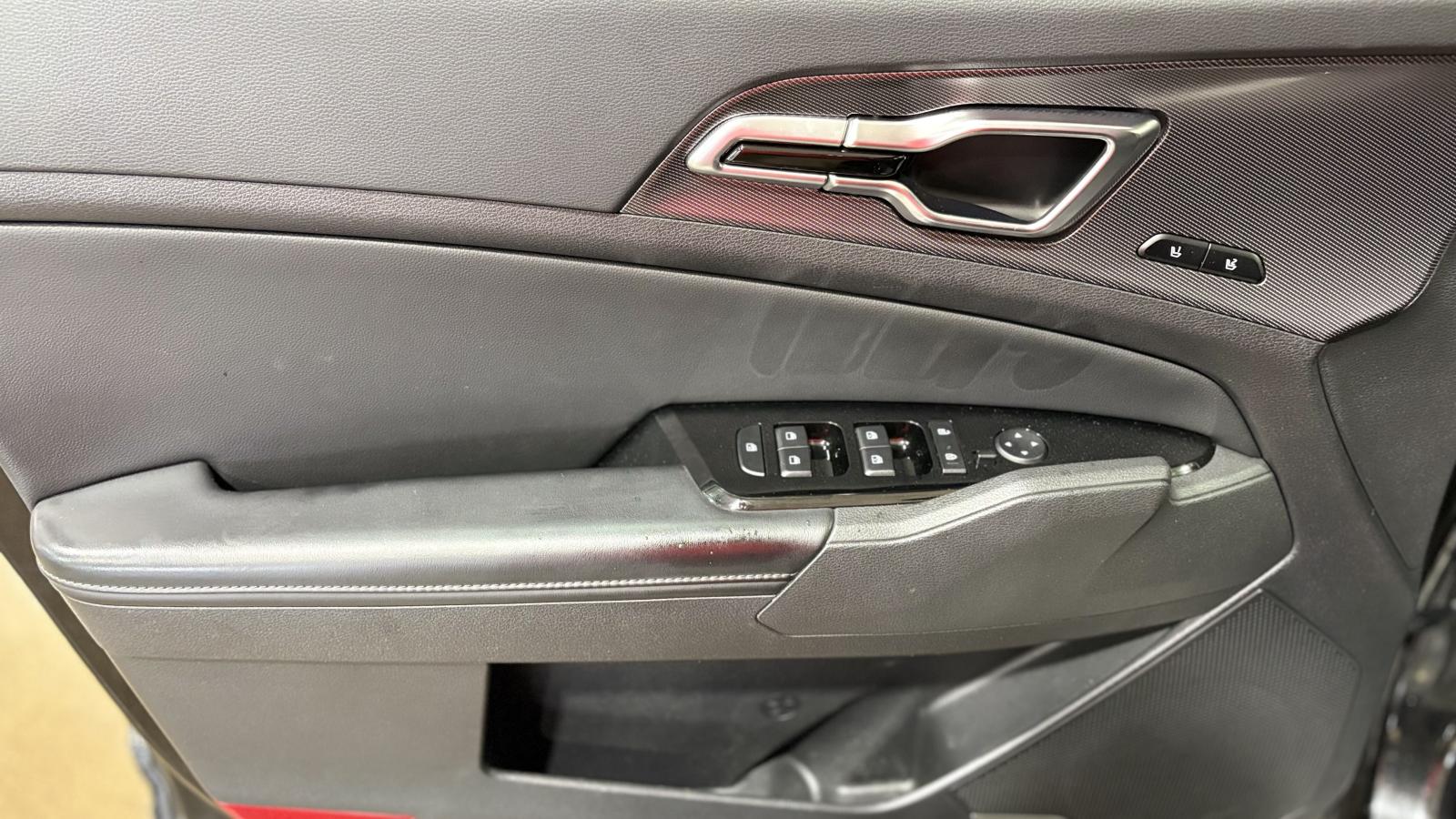 2025 Kia Sportage - Image 10