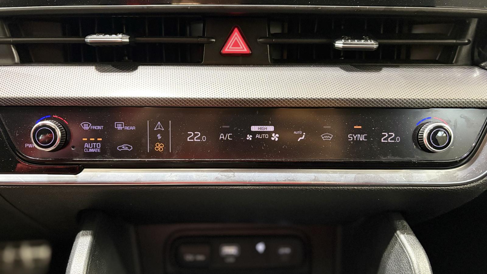 2025 Kia Sportage - Image 29