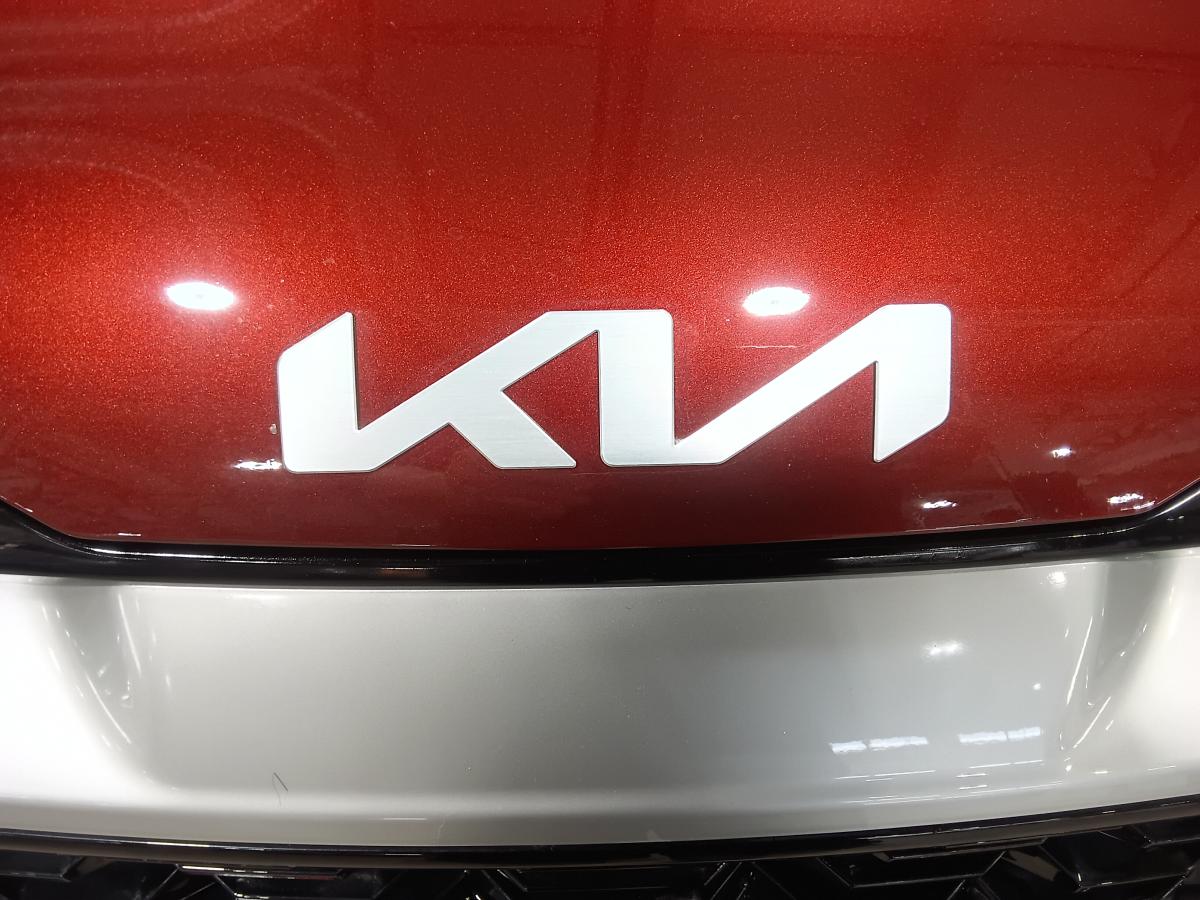 2025 Kia Sportage - Image 11