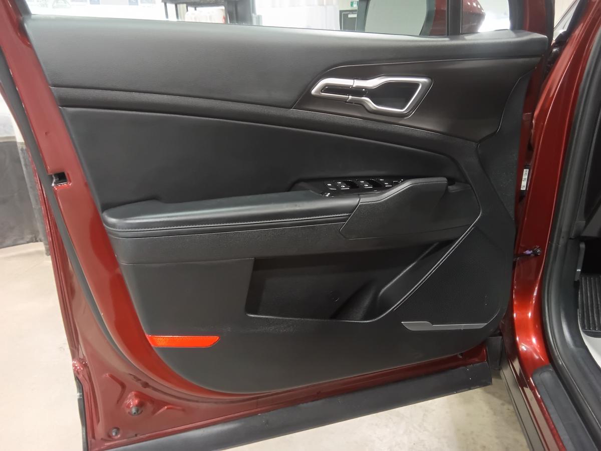 2025 Kia Sportage - Image 19